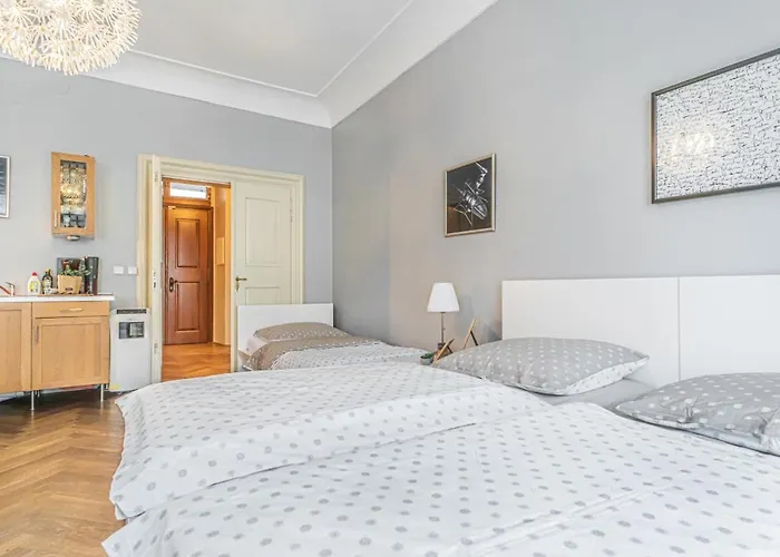 Bright Close To Charles Bridge And Castle דירה